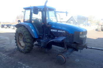 salg af New Holland 8560 traktor