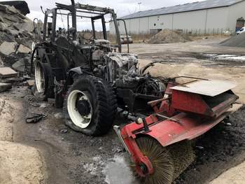 salg af New Holland T5050 tractor