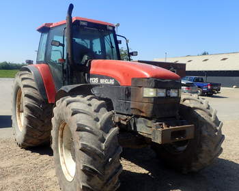 salg af New Holland M135 tractor