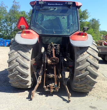 salg af New Holland M135 traktor