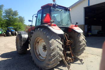 salg af New Holland M135 traktor