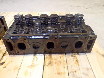 salg af New Holland TVT155  Cylinder Head