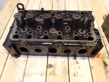 salg af New Holland TVT155  Cylinder Head