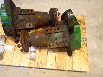 salg af John Deere 6230 LEFT Rear Axle