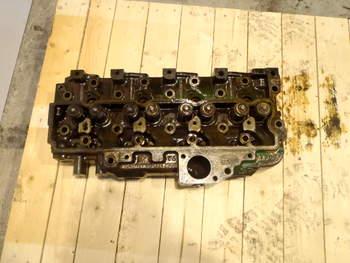 salg af John Deere 6230  Cylinder Head