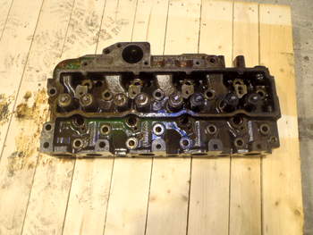 salg af John Deere 6230  Cylinder Head