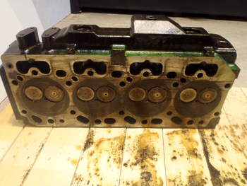 salg af John Deere 6230  Cylinder Head