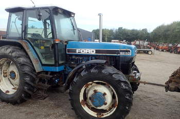 salg af Ford 8240 tractor