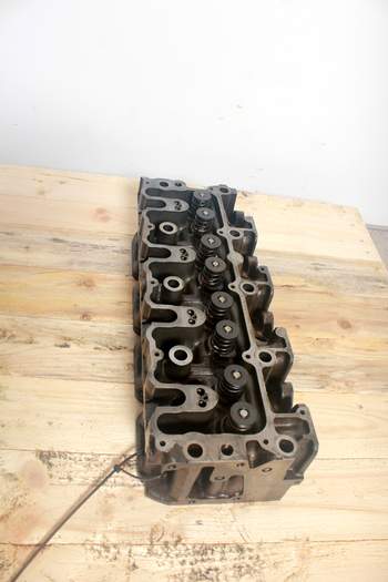 salg af Volvo L30 B  Cylinder head