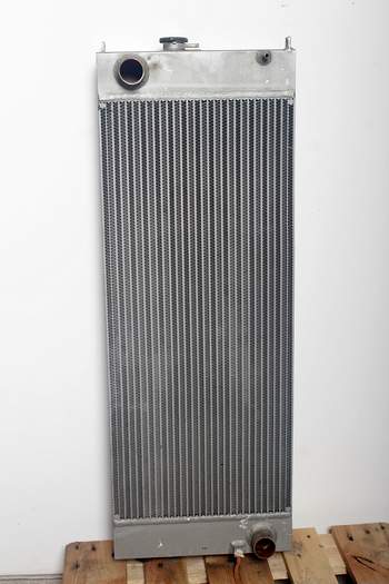 salg af New Holland E265 B  Water Radiator