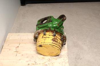 salg af John Deere 6920 LEFT Front axle final drive