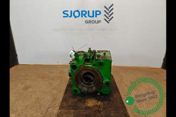 Bagtøjshus John Deere 6420