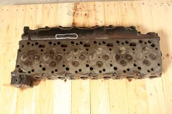 salg af New Holland TS125A  Cylinder Head