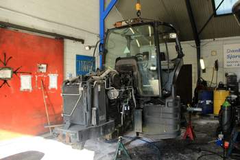salg af New Holland T6070 traktor