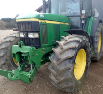 salg af John Deere 6910 traktor