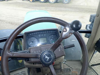 salg af John Deere 6910 traktor