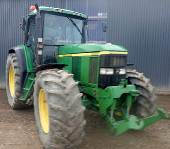 salg af John Deere 6910 traktor