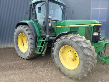 salg af John Deere 6910 traktor