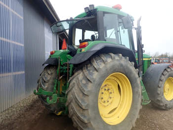 salg af John Deere 6910 traktor