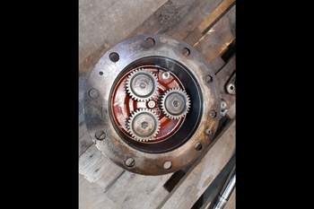 salg af Valtra 8350 LEFT Front axle final drive