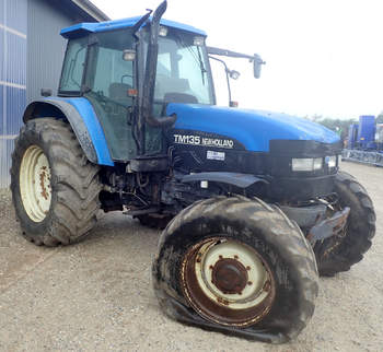 salg af New Holland TM135 traktor