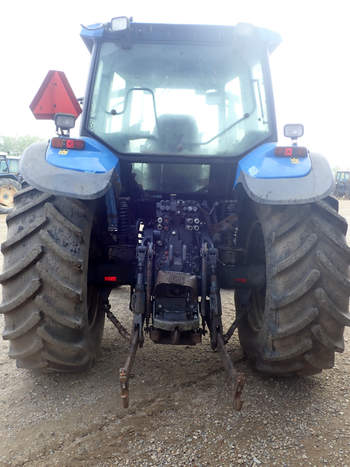 salg af New Holland TM135 traktor