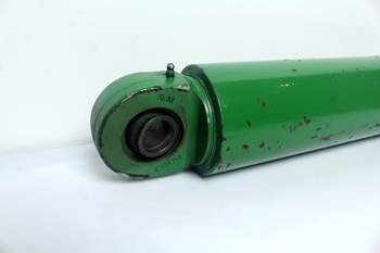 salg af John Deere 6140 R LEFT Lift Cylinder