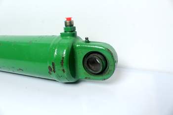 salg af John Deere 6140 R LEFT Lift Cylinder