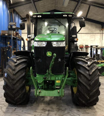 salg af John Deere 7230 R traktor