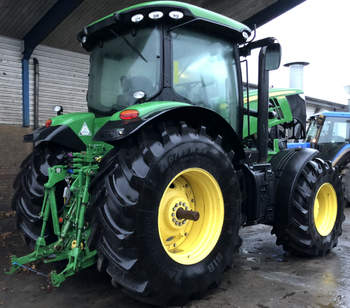 salg af John Deere 7230 R traktor