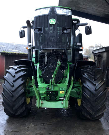 salg af John Deere 7230 R traktor