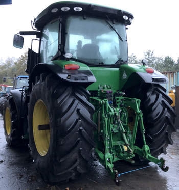 salg af John Deere 7230 R traktor