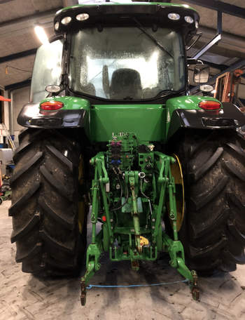 salg af John Deere 7230 R traktor