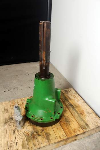 salg af John Deere 7230 R LEFT Rear Half Axle