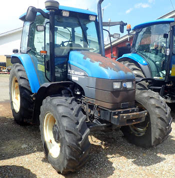 salg af New Holland TS90 traktor