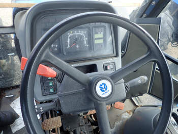 salg af New Holland TS90 traktor
