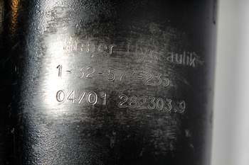salg af Case CVX150 LEFT Lift Cylinder