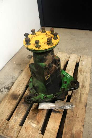 salg af John Deere 6300 RIGHT Rear Axle