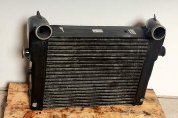 salg af Intercooler Case Puma 230