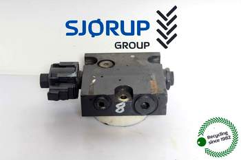 Valtra T203  Remote control valve