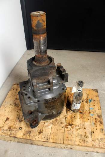 salg af Massey Ferguson 7726 LEFT Rear Half Axle