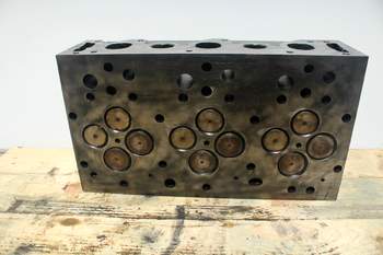 salg af Massey Ferguson 7726  Cylinder Head