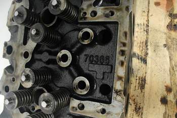 salg af Massey Ferguson 7726  Cylinder Head