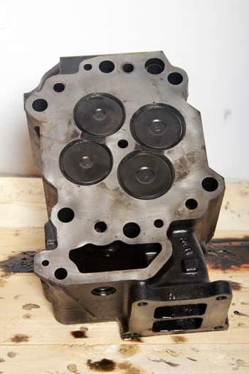 salg af Komatsu WA480-6  Cylinder head