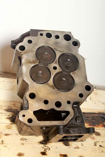 salg af Komatsu WA480-6  Cylinder head