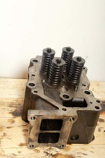 salg af Komatsu WA480-6  Cylinder head