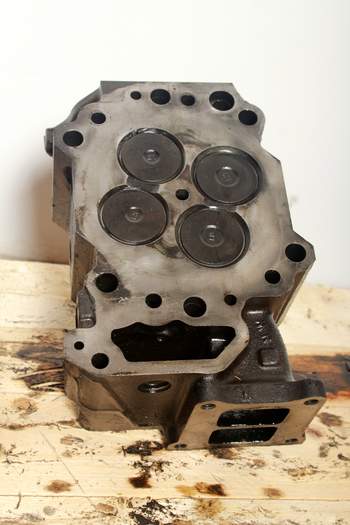 salg af Komatsu WA480-6  Cylinder head