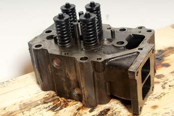 salg af Komatsu WA480-6  Cylinder head