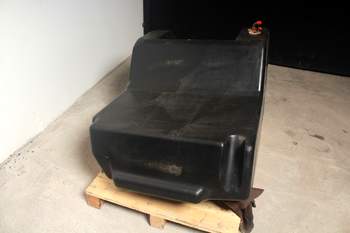 salg af Kraftstofftank Massey Ferguson 8240 