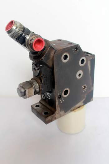 salg af Massey Ferguson 8240  Priority valve